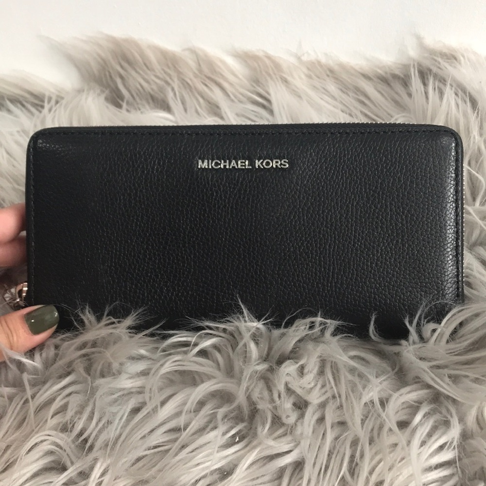 Michael kors wallet